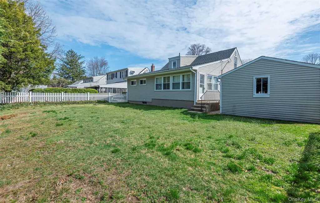 61 Dosoris Lane Glen Cove NY 11542