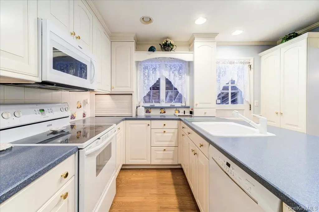 86 W Main Street Washingtonville NY 10992