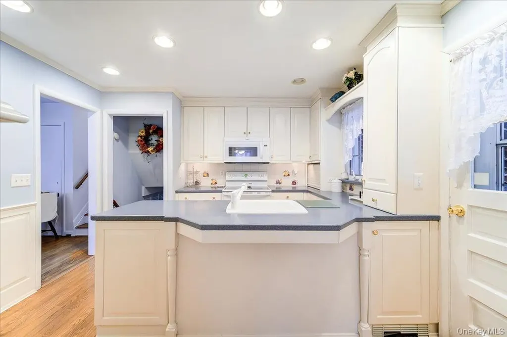 86 W Main Street Washingtonville NY 10992