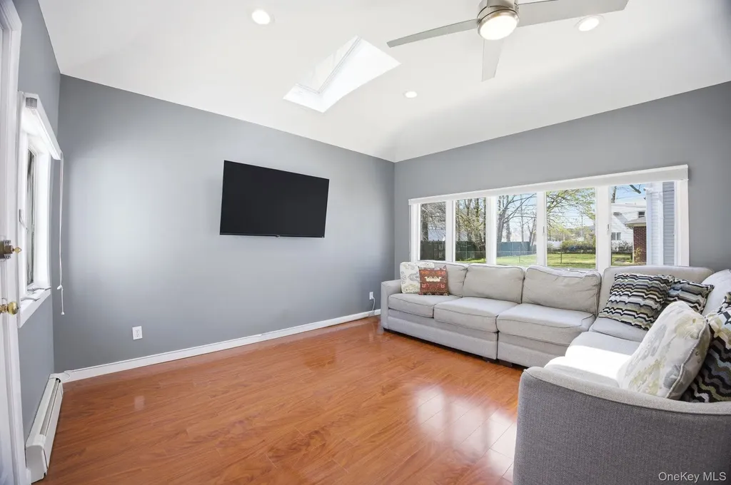 157 Rose Lane New Hyde Park NY 11040