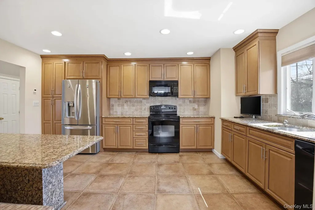 157 Rose Lane New Hyde Park NY 11040