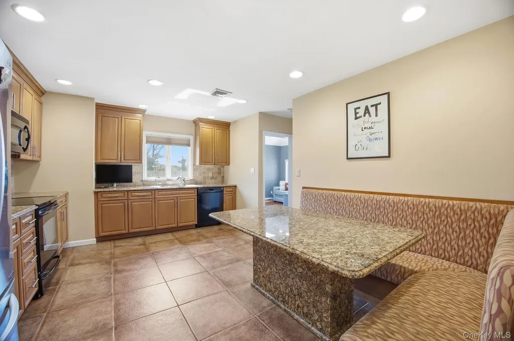 157 Rose Lane New Hyde Park NY 11040
