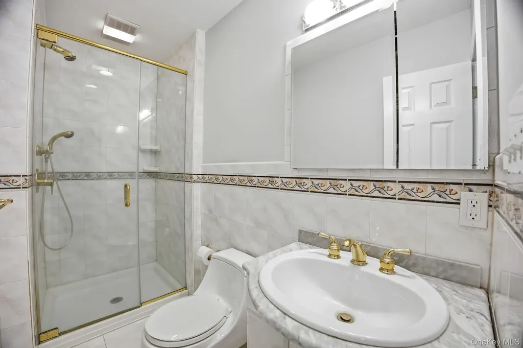 157 Rose Lane New Hyde Park NY 11040
