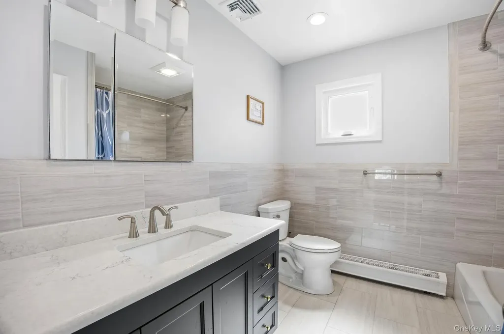 157 Rose Lane New Hyde Park NY 11040