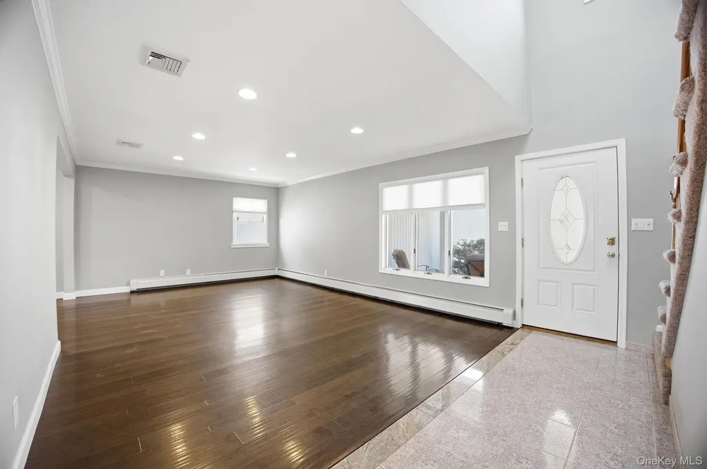157 Rose Lane New Hyde Park NY 11040