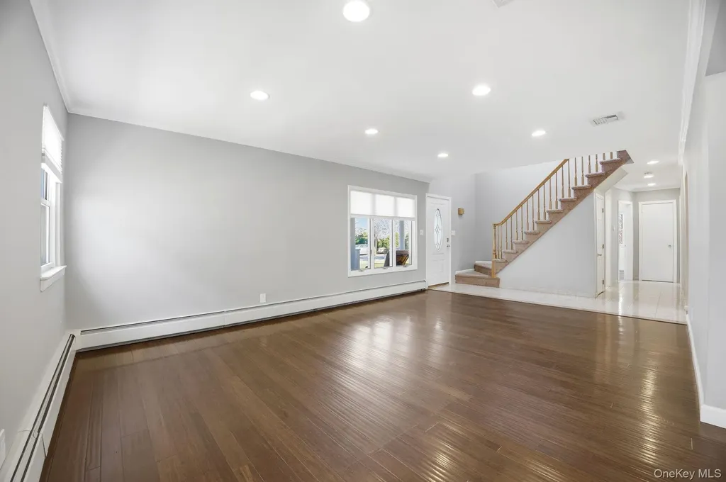 157 Rose Lane New Hyde Park NY 11040