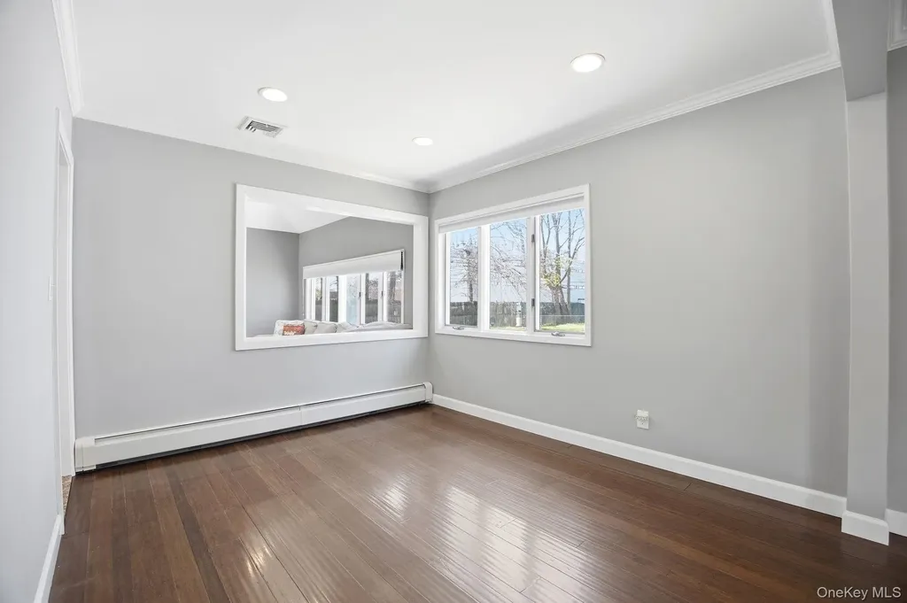 157 Rose Lane New Hyde Park NY 11040