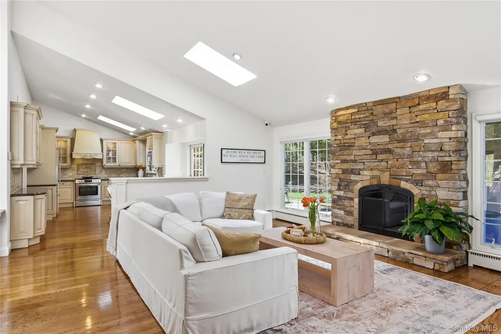 15 Frost Valley Road Mount Sinai NY 11766