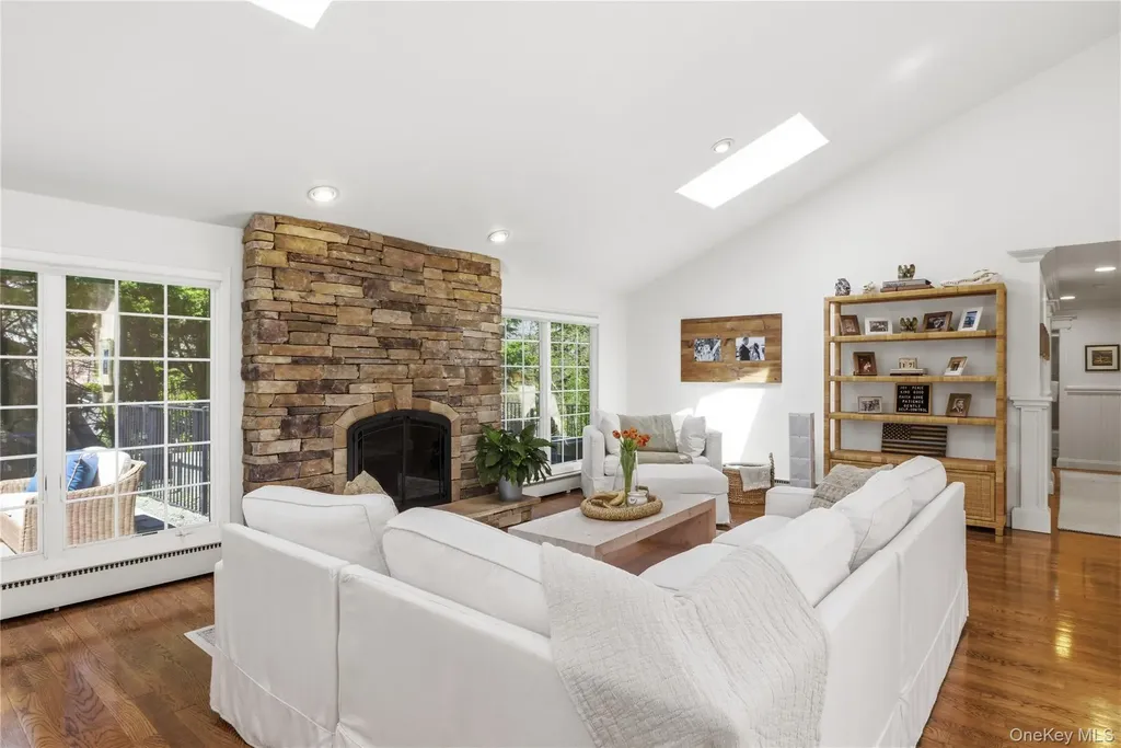 15 Frost Valley Road Mount Sinai NY 11766