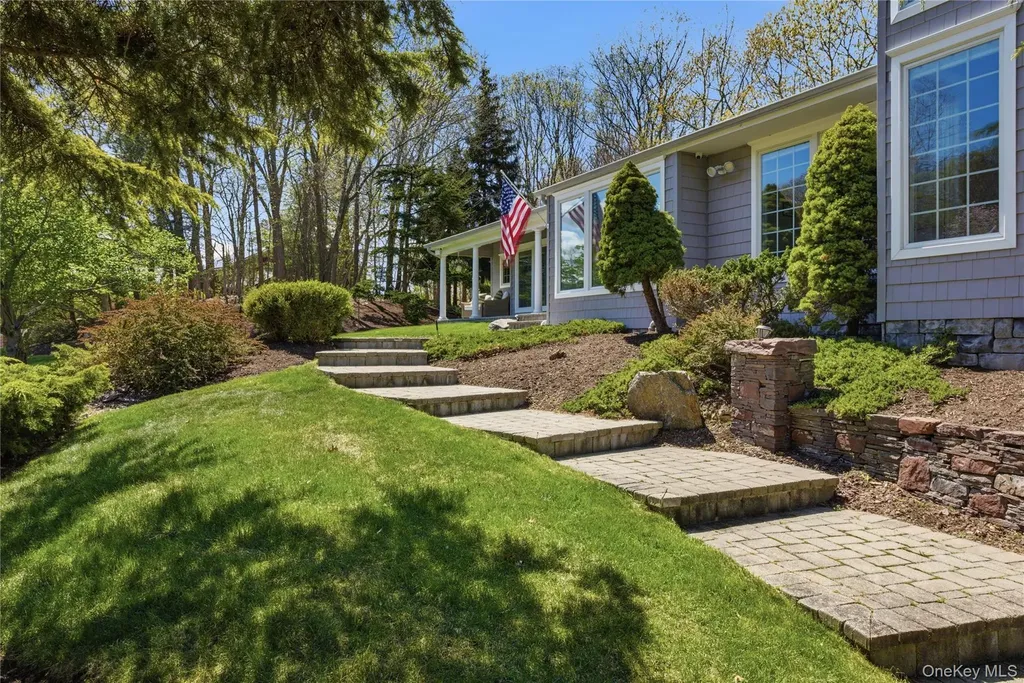 15 Frost Valley Road Mount Sinai NY 11766