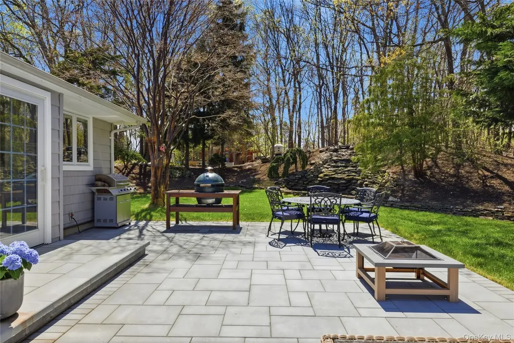 15 Frost Valley Road Mount Sinai NY 11766