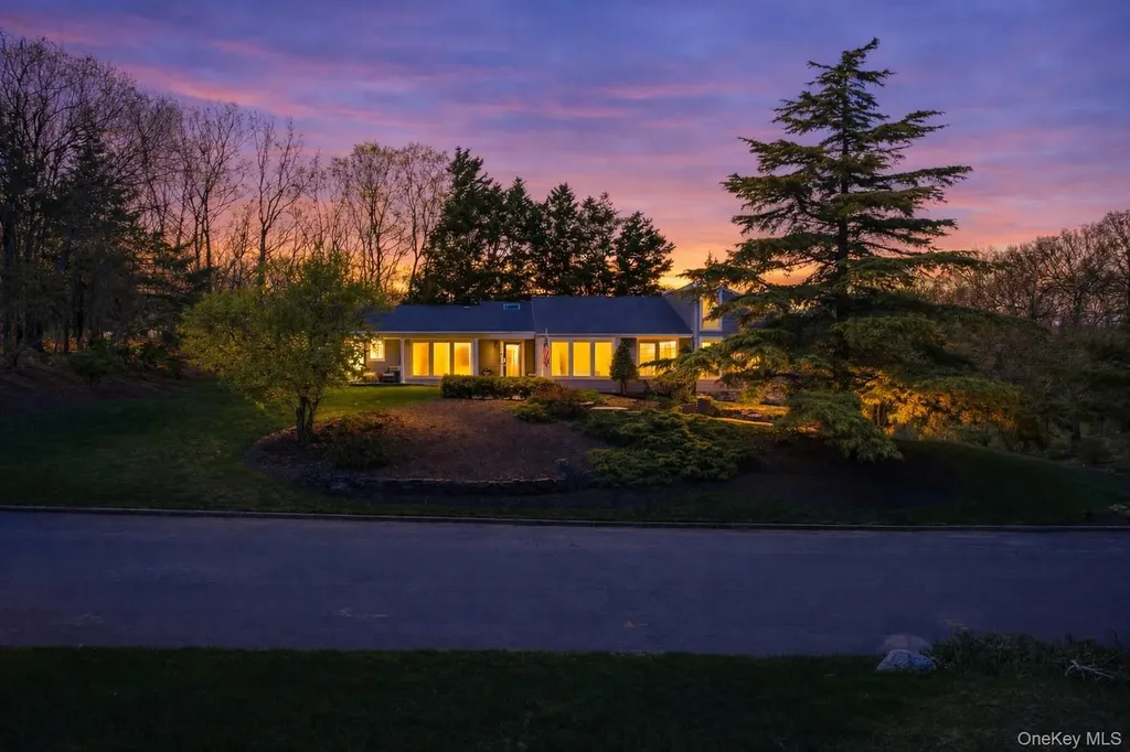 15 Frost Valley Road Mount Sinai NY 11766
