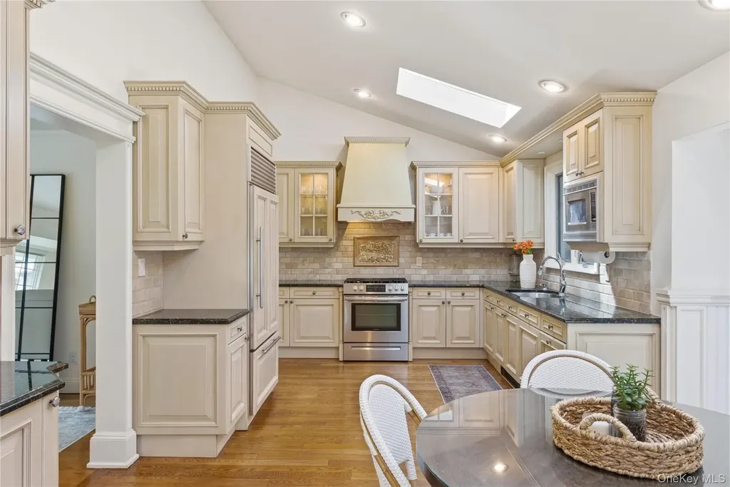 15 Frost Valley Road Mount Sinai NY 11766