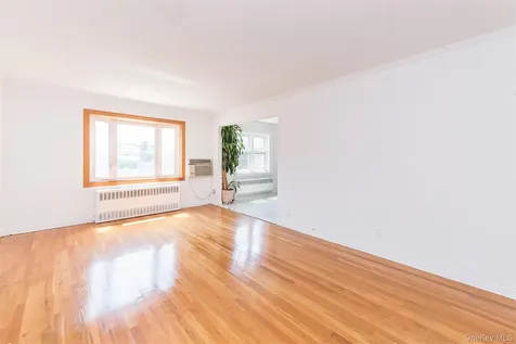 7107 Ditmars Boulevard East Elmhurst NY 11370