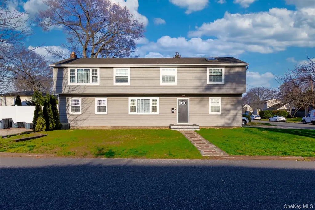 151 Cheltenham Road West Babylon NY 11704
