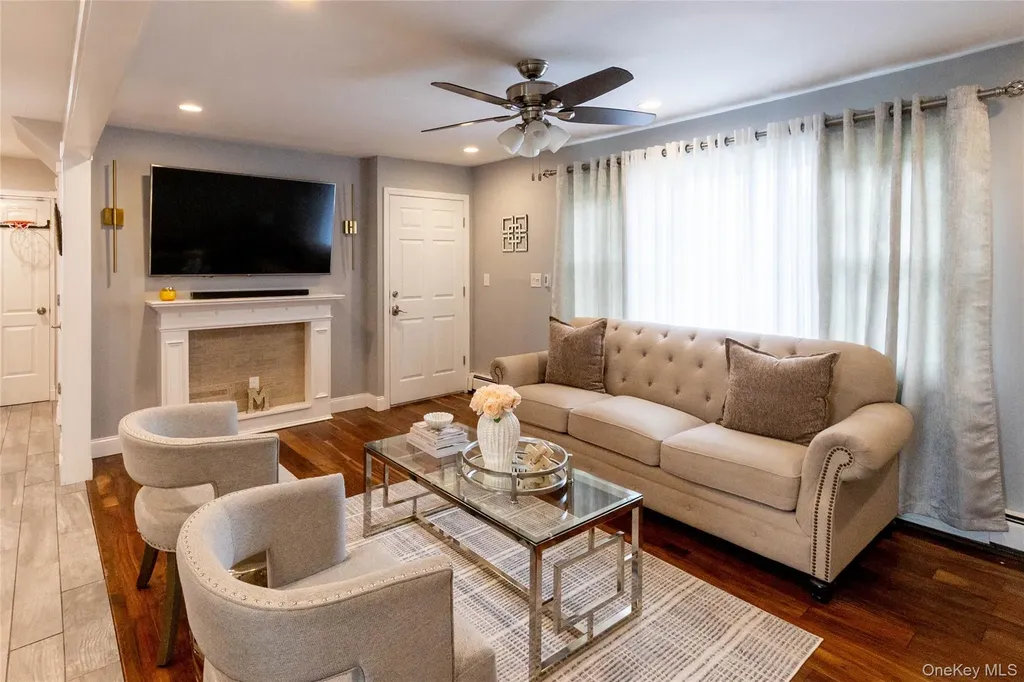 151 Cheltenham Road West Babylon NY 11704