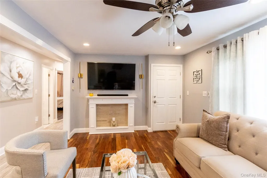 151 Cheltenham Road West Babylon NY 11704