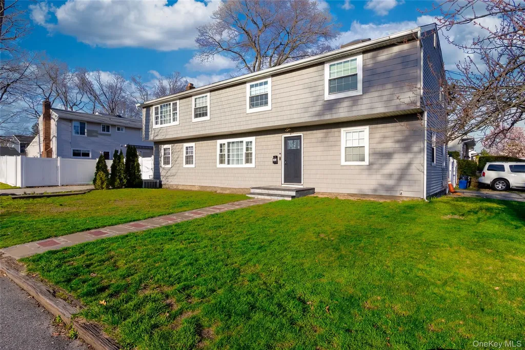 151 Cheltenham Road West Babylon NY 11704