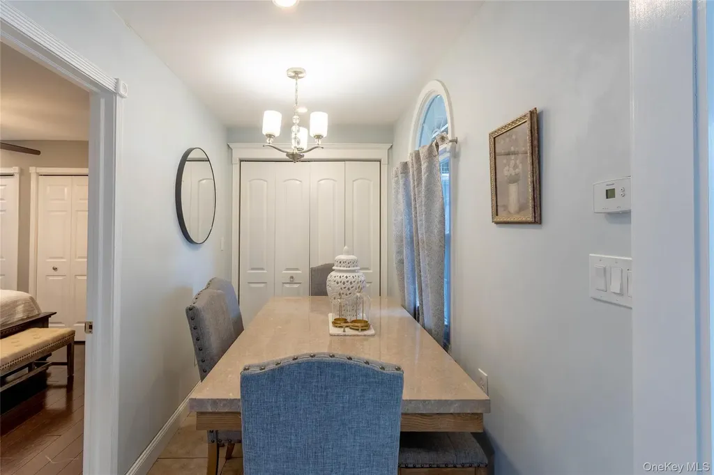 151 Cheltenham Road West Babylon NY 11704