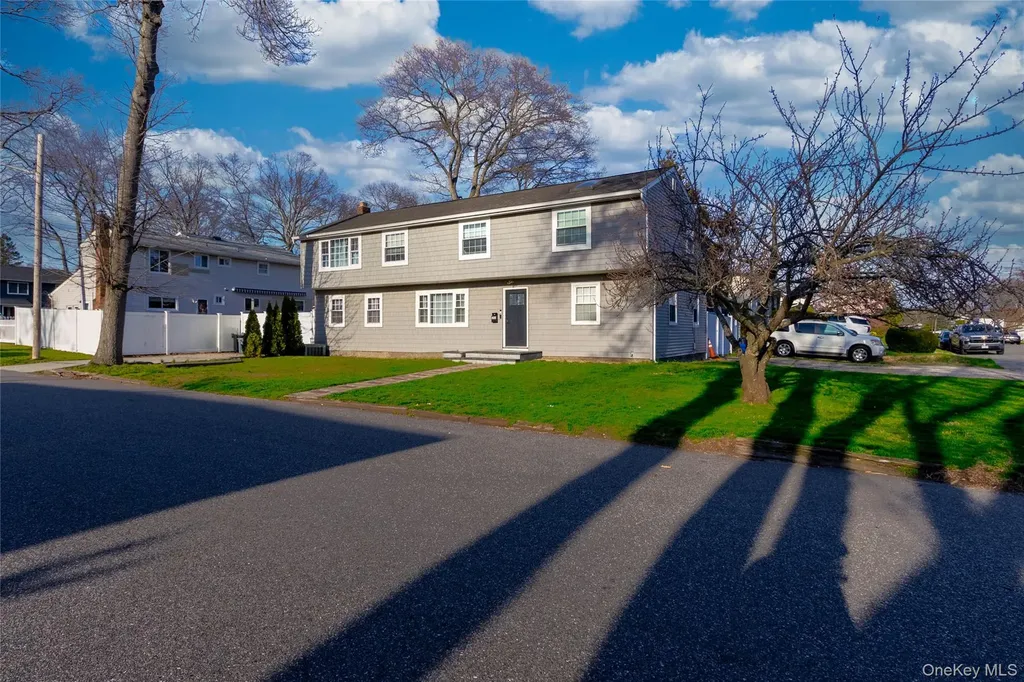 151 Cheltenham Road West Babylon NY 11704