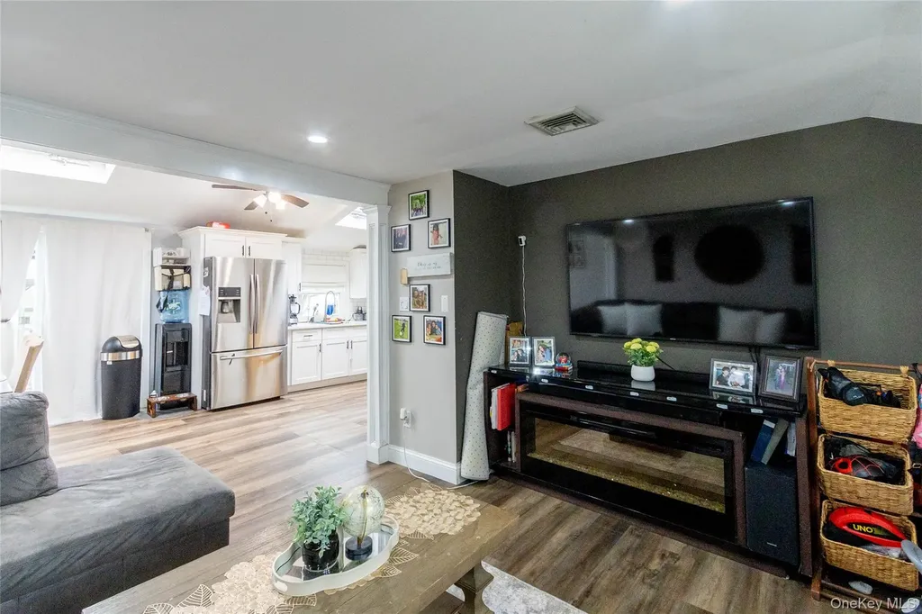 151 Cheltenham Road West Babylon NY 11704
