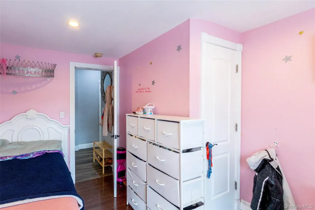 151 Cheltenham Road West Babylon NY 11704