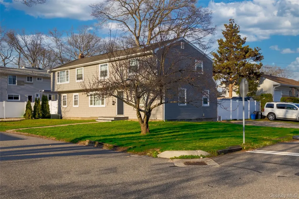 151 Cheltenham Road West Babylon NY 11704