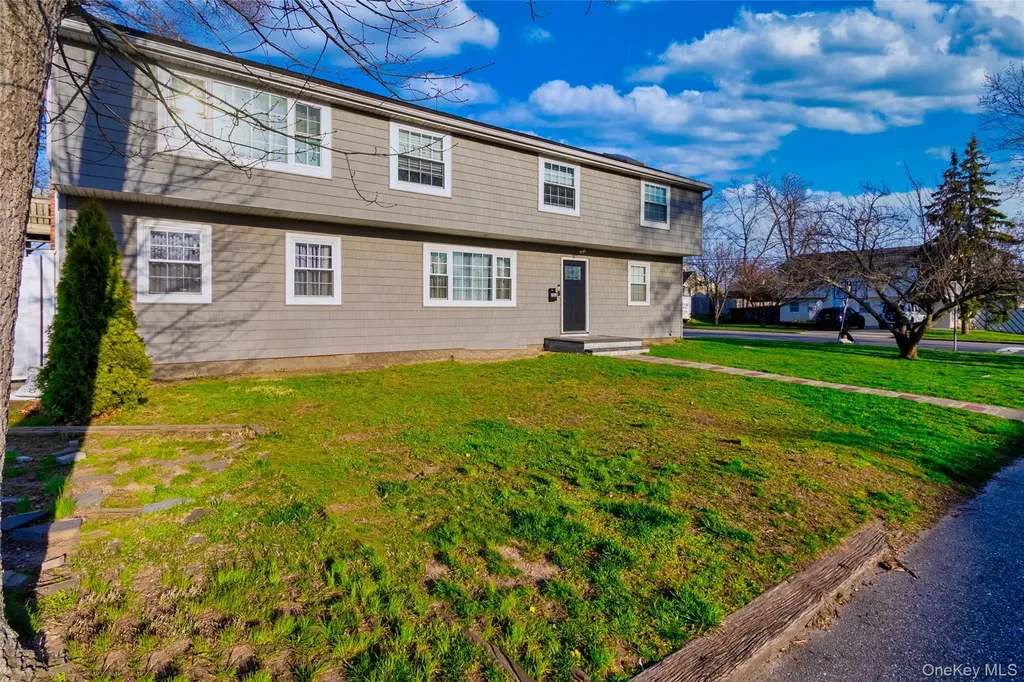 151 Cheltenham Road West Babylon NY 11704