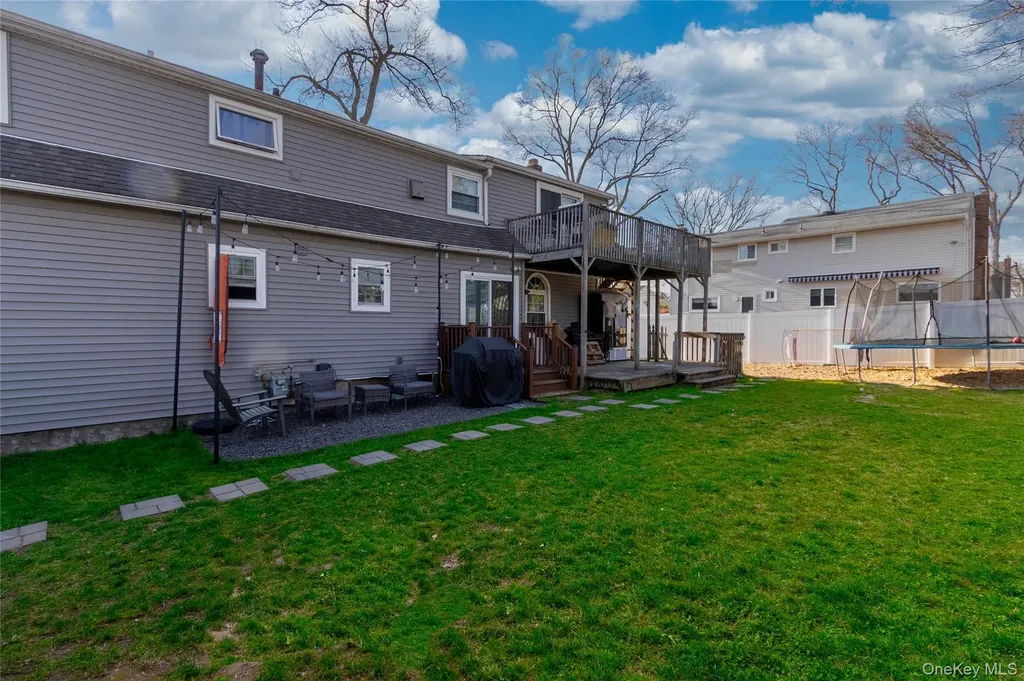 151 Cheltenham Road West Babylon NY 11704