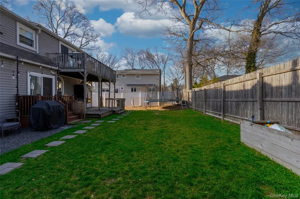 151 Cheltenham Road West Babylon NY 11704