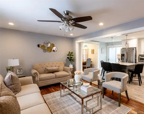 151 Cheltenham Road West Babylon NY 11704