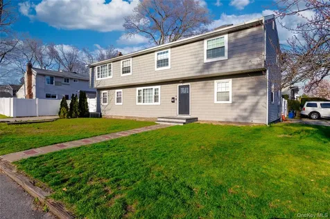 151 Cheltenham Road West Babylon NY 11704