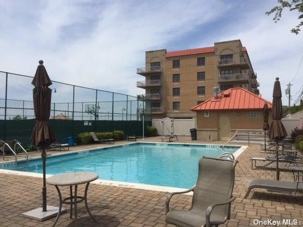 125 E Broadway Long Beach NY 11561