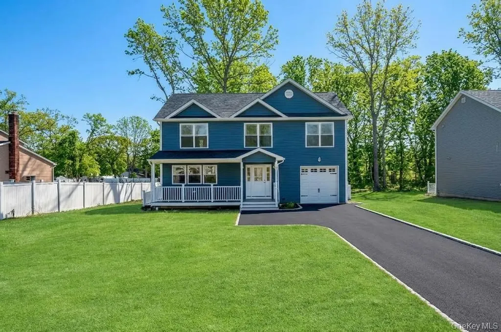 512 Starlight Drive Shirley NY 11967