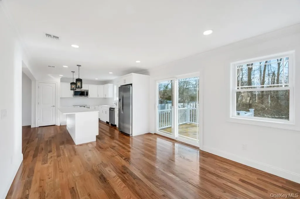 512 Starlight Drive Shirley NY 11967