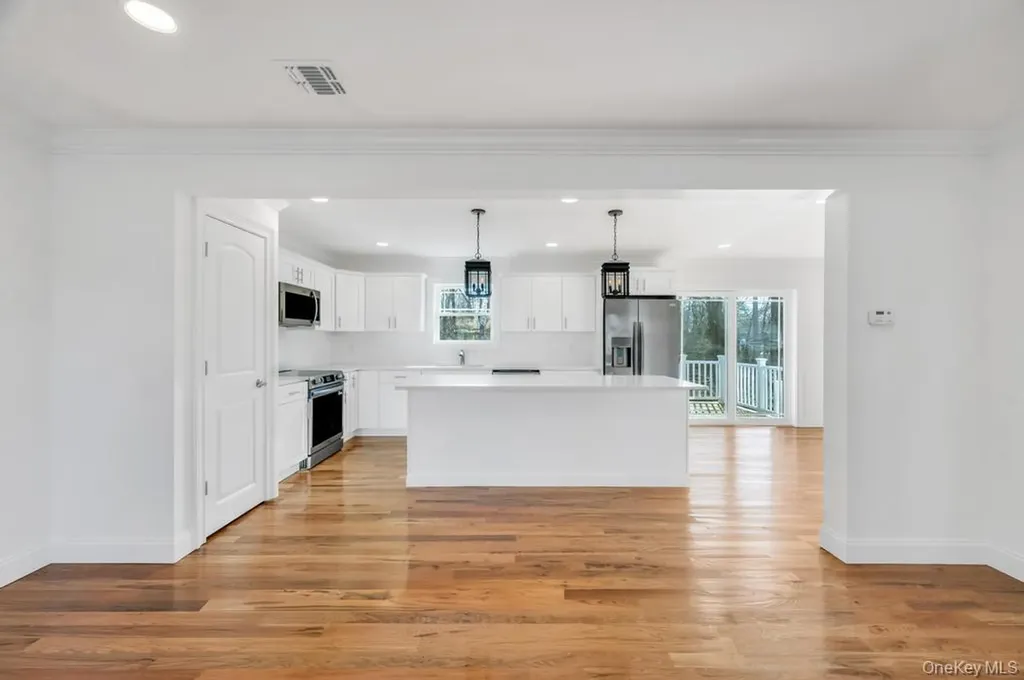 512 Starlight Drive Shirley NY 11967