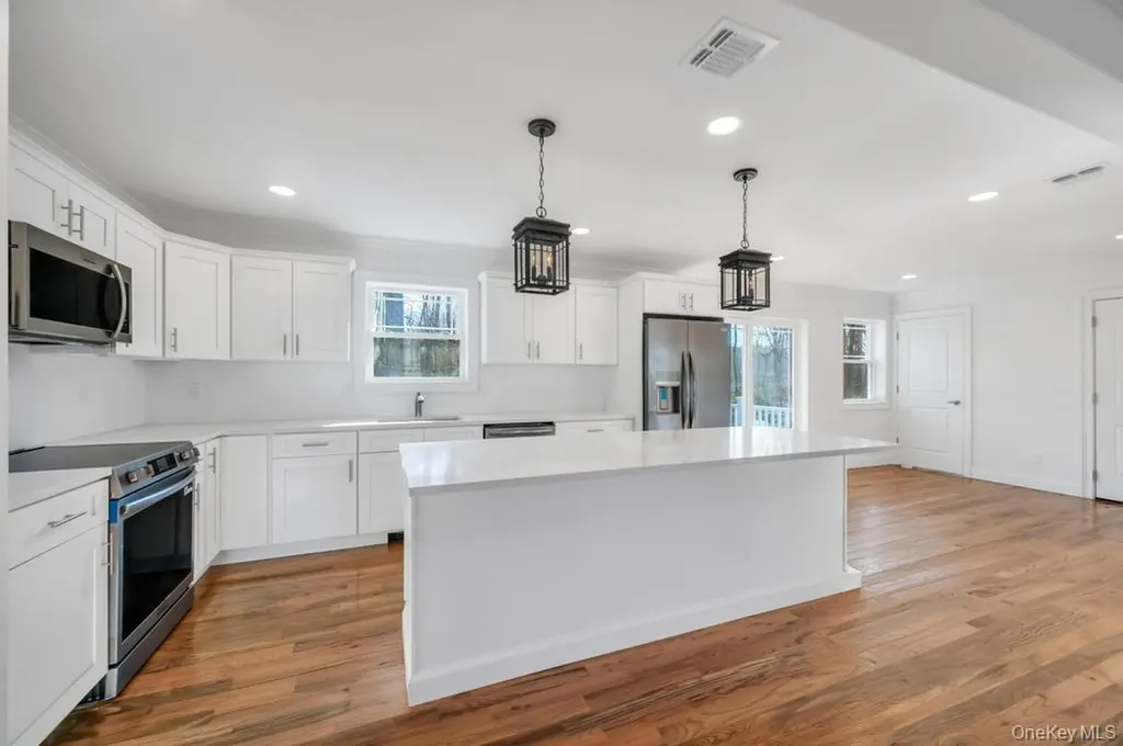 512 Starlight Drive Shirley NY 11967
