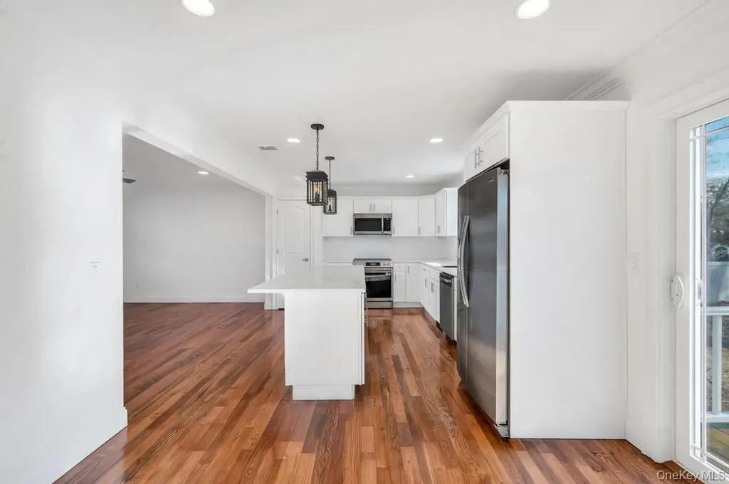 512 Starlight Drive Shirley NY 11967
