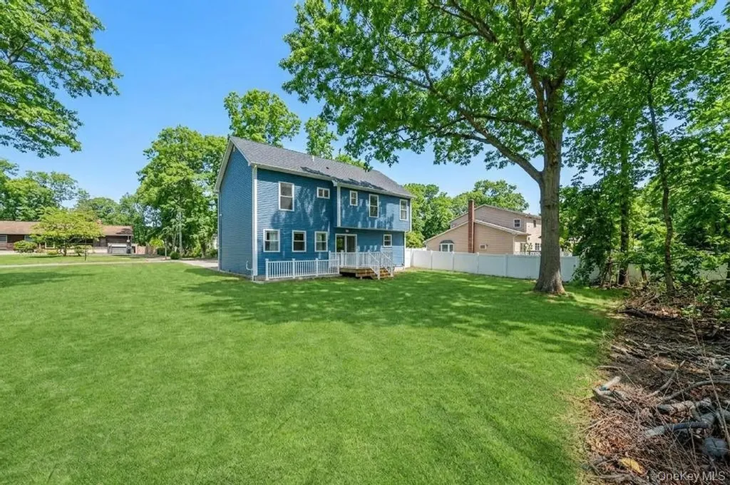 512 Starlight Drive Shirley NY 11967