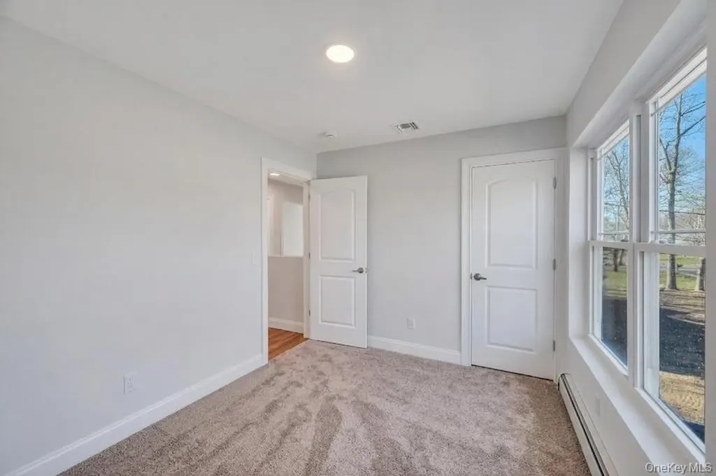 512 Starlight Drive Shirley NY 11967