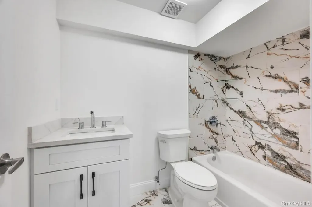 512 Starlight Drive Shirley NY 11967