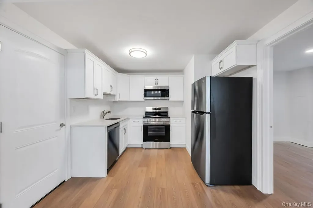 512 Starlight Drive Shirley NY 11967