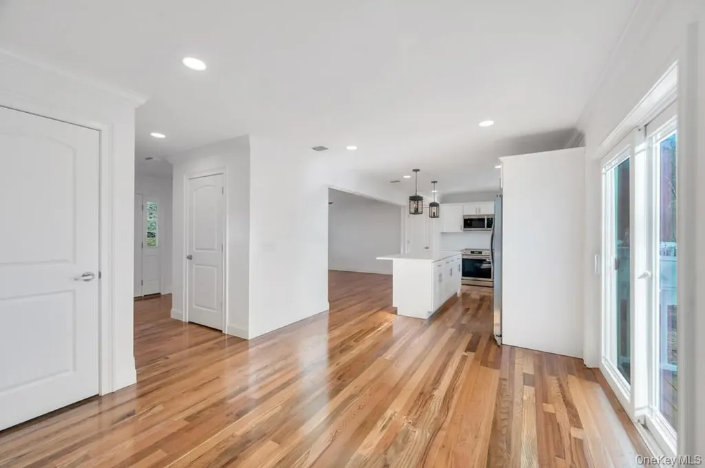 512 Starlight Drive Shirley NY 11967