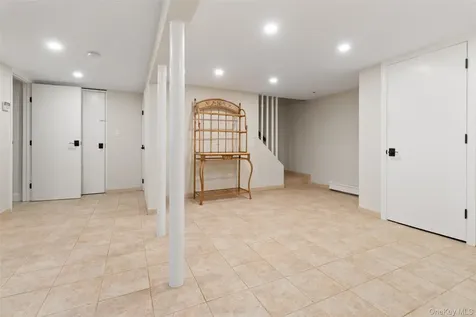 24 Jennings Road White Plains NY 10605