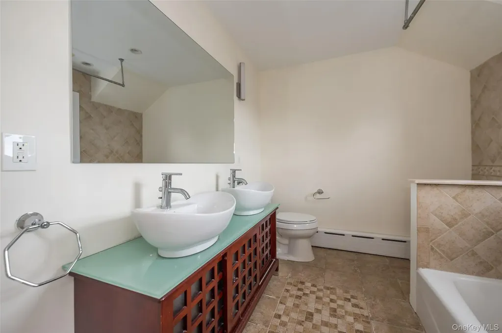 61 Roundhill Drive Yonkers NY 10710