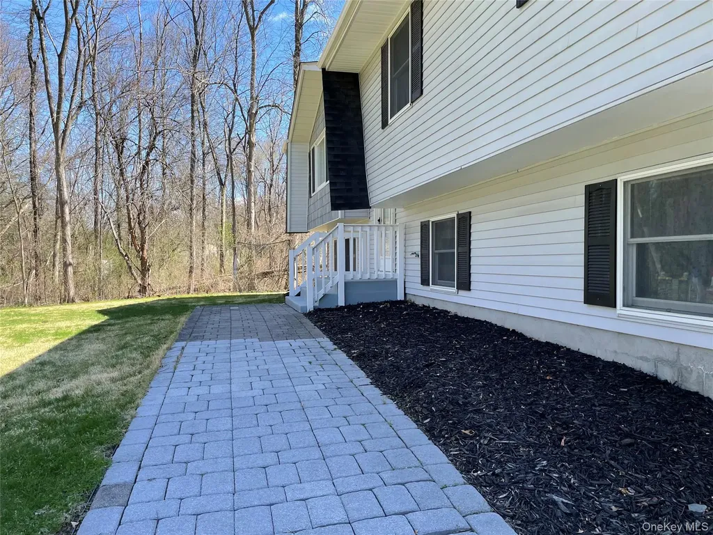 101 Whitetail Run Chester NY 10918
