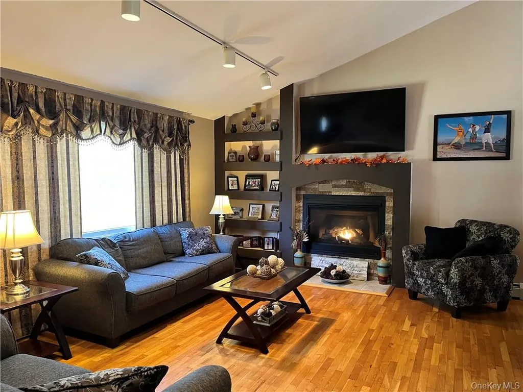 101 Whitetail Run Chester NY 10918