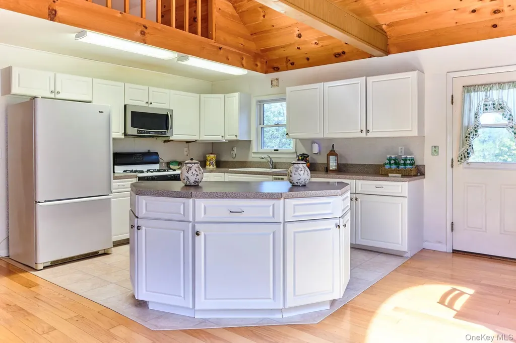 10 W Simmon Callicoon NY 12736
