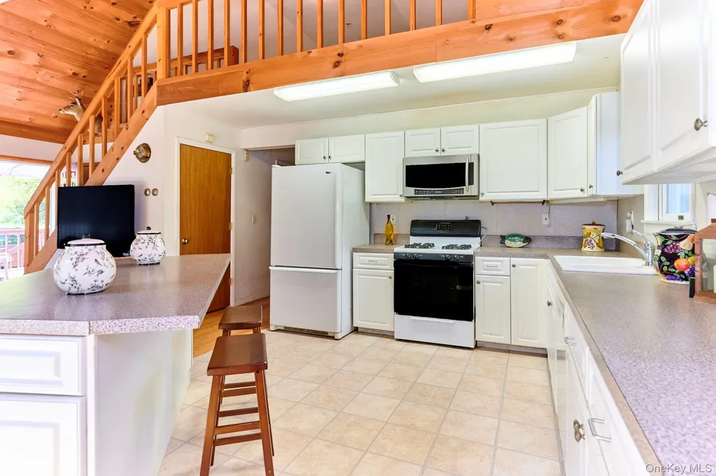 10 W Simmon Callicoon NY 12736