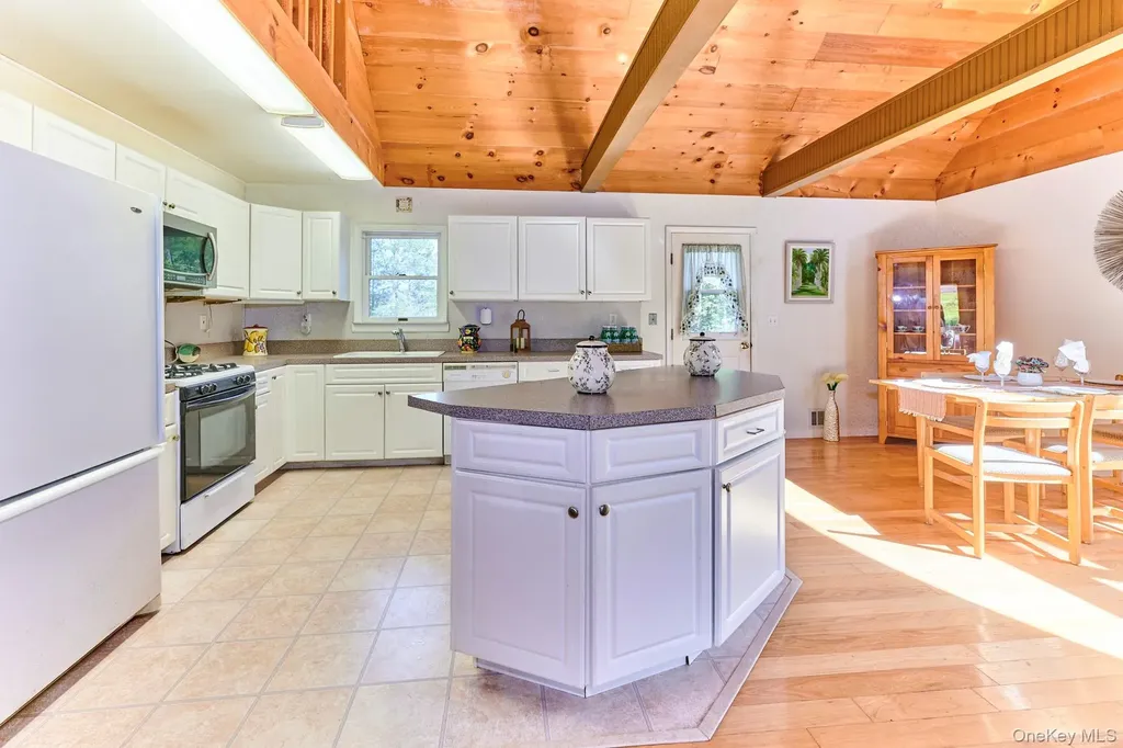 10 W Simmon Callicoon NY 12736